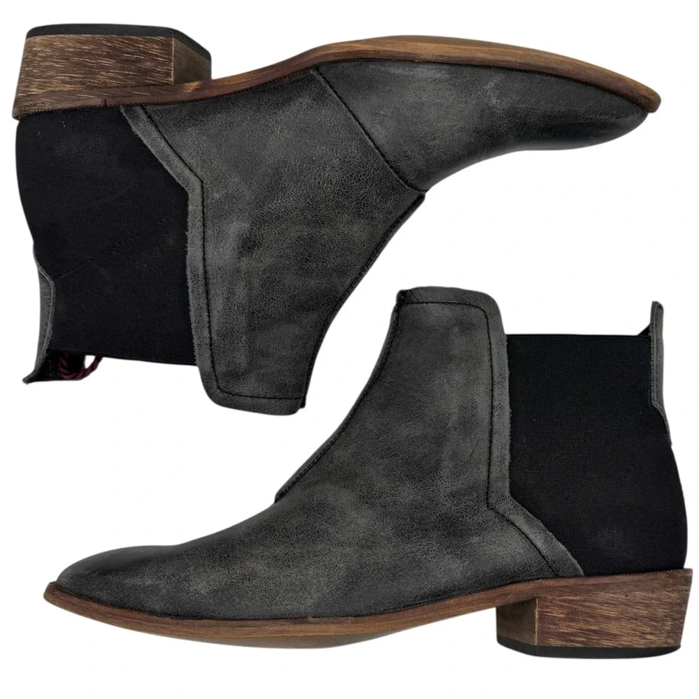 Women’s Made in Spain Gray and Black Leather Chelsea Boots - Size 37/ US 6.5-7